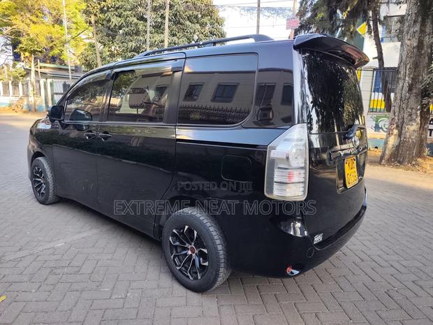 Toyota Voxy 2014 Black