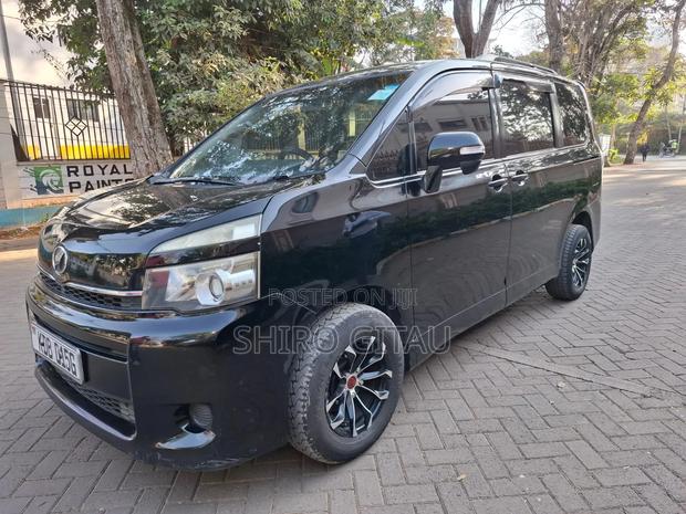 Toyota Voxy 2014 Black