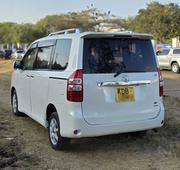 Toyota Noah 2014 White for sale