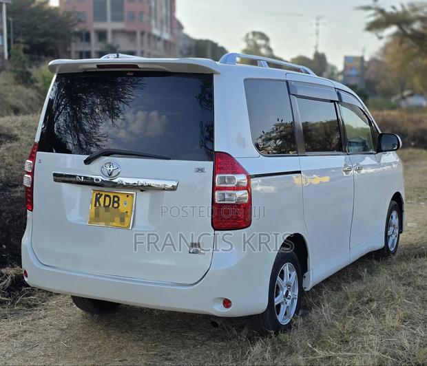Toyota Noah 2014 White