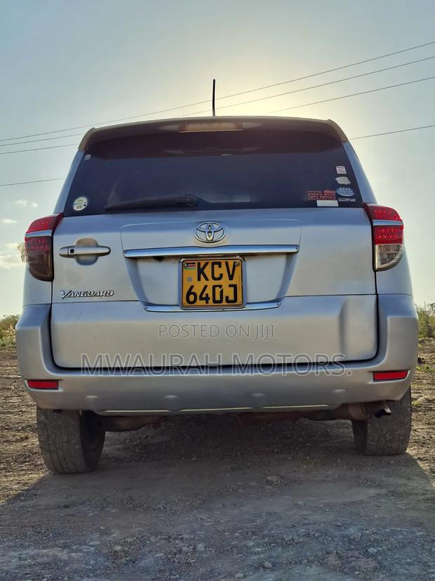 Toyota Vanguard 2012 Silver