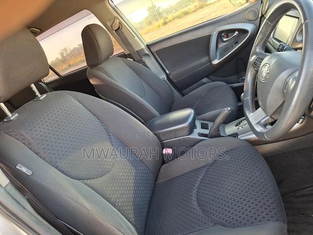Toyota Vanguard 2012 Silver