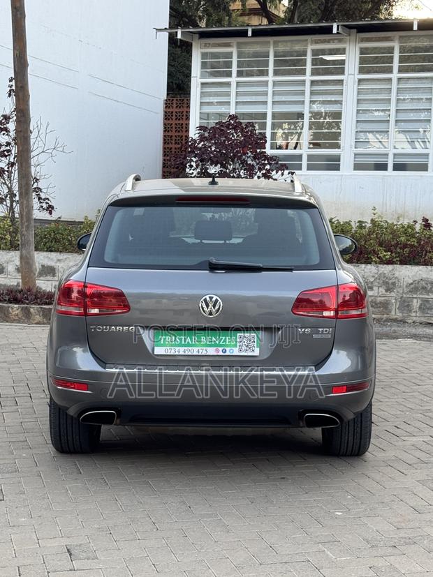Volkswagen Touareg 2011 Gray