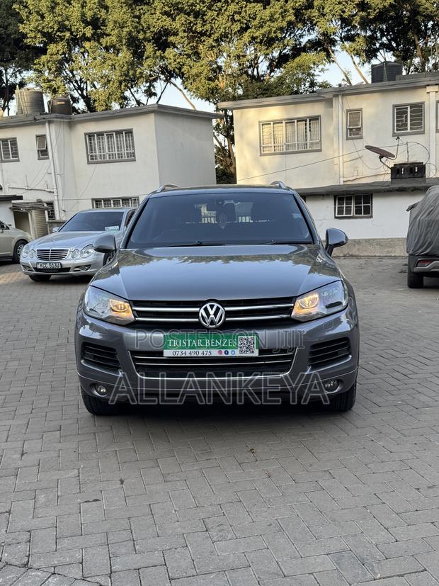 Volkswagen Touareg 2011 Gray