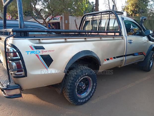 Toyota Hilux 2011 Gray