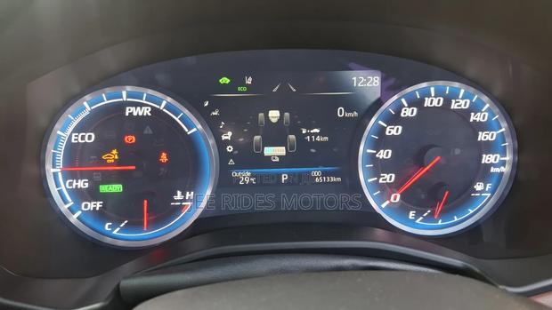 Toyota Crown 2018 Silver