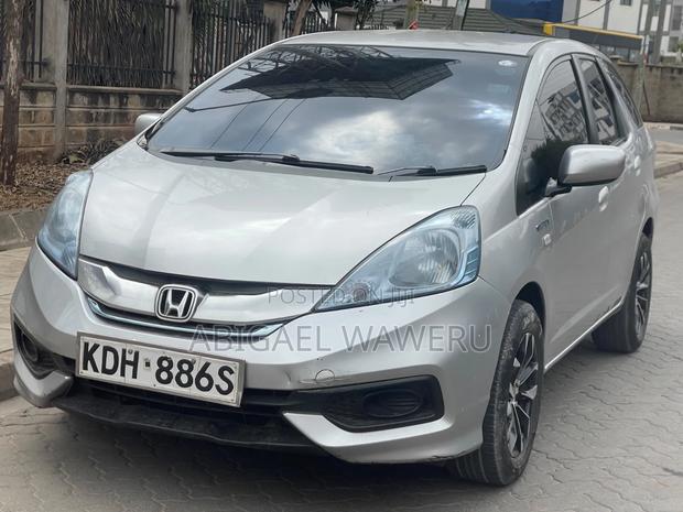 Honda Fit Shuttle 2015 Silver