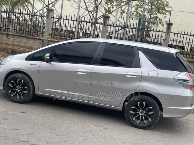 Honda Fit Shuttle 2015 Silver