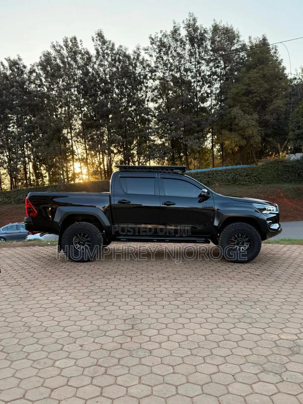 Toyota Hilux 2023 Black
