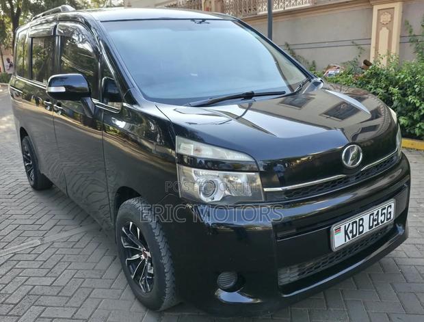 Toyota Voxy 2014 Black