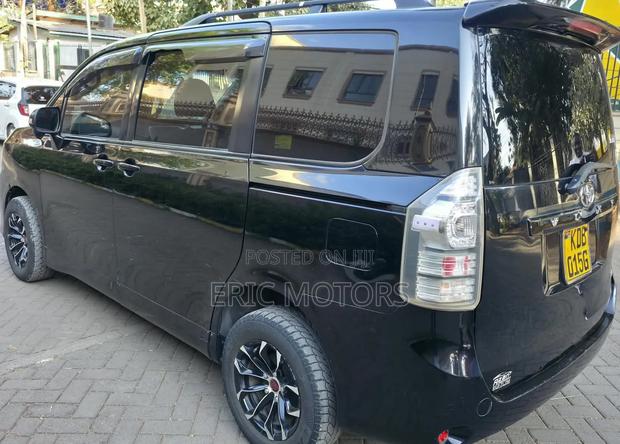 Toyota Voxy 2014 Black