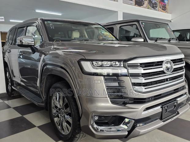 Toyota Land Cruiser 2023 Gold