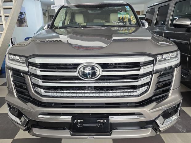 Toyota Land Cruiser 2023 Gold