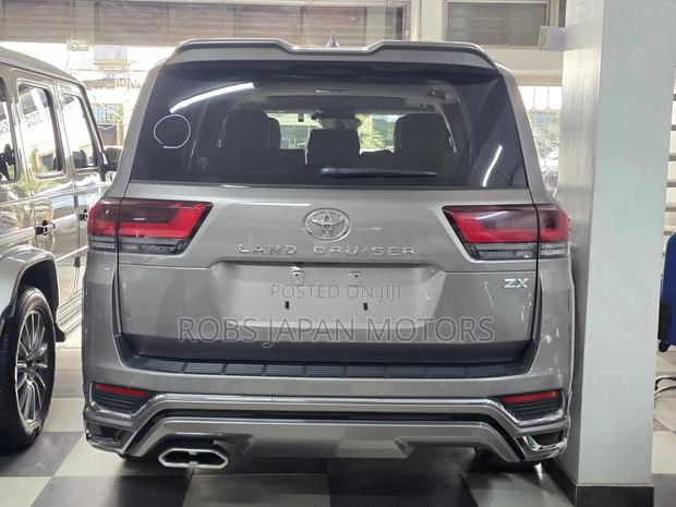 Toyota Land Cruiser 2023 Gold
