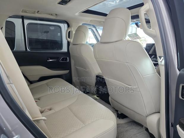 Toyota Land Cruiser 2023 Gold