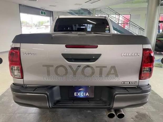 Toyota Hilux 2020 Silver