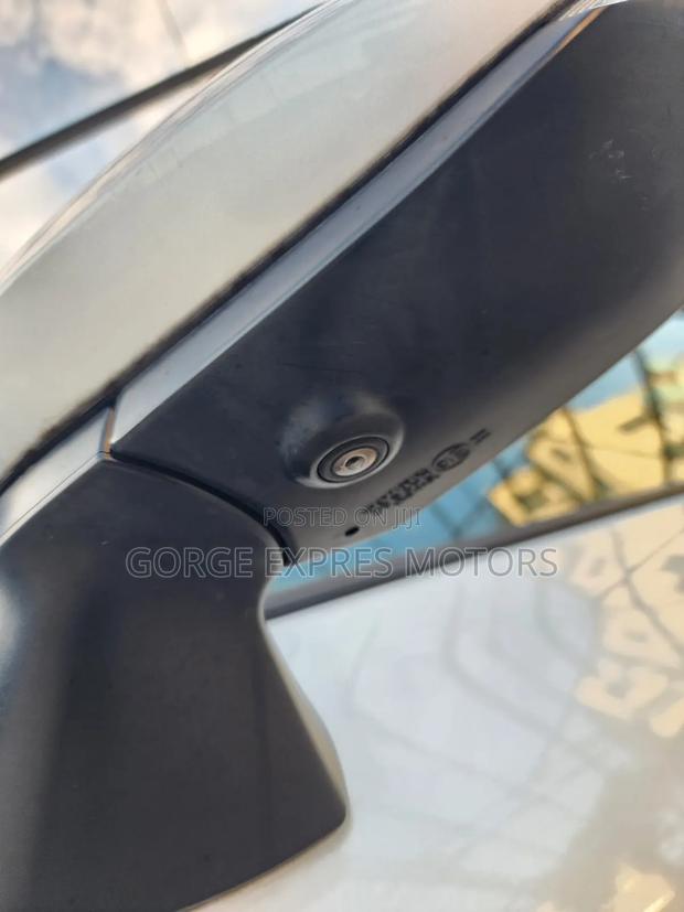Toyota Sienta 2019 Silver