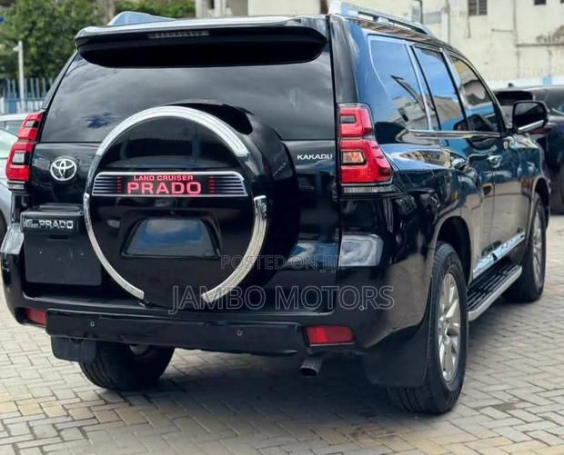Toyota Land Cruiser Prado Kakadu 2021 Black
