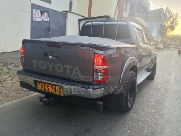 Toyota Hilux 2013 Gray