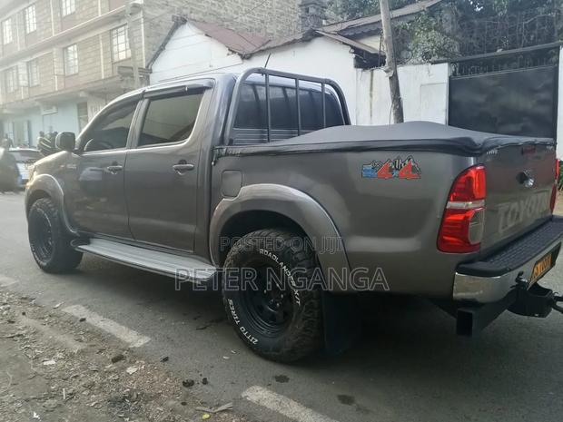 Toyota Hilux 2013 Gray