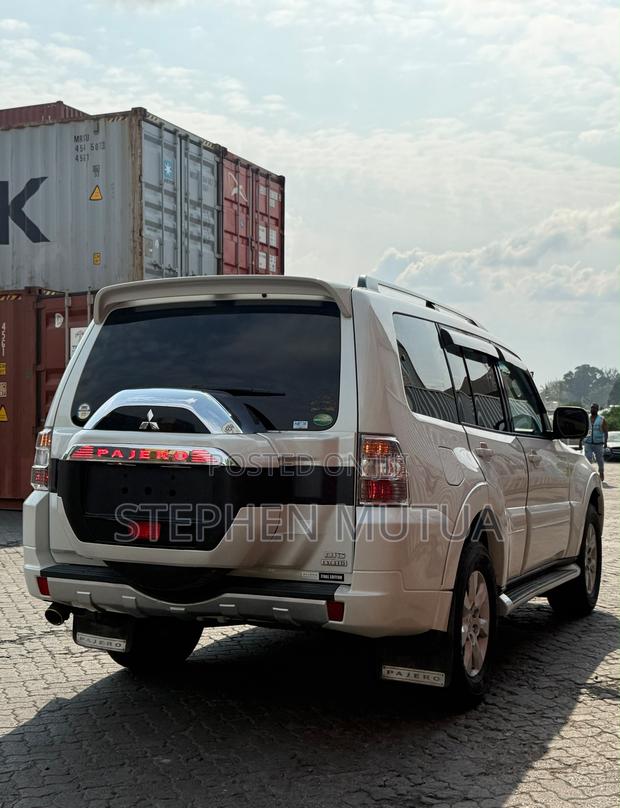 Mitsubishi Pajero Exceed 2019 White