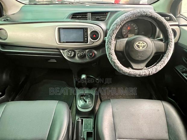 Toyota Vitz 1.0 FWD 5dr 2012 Black