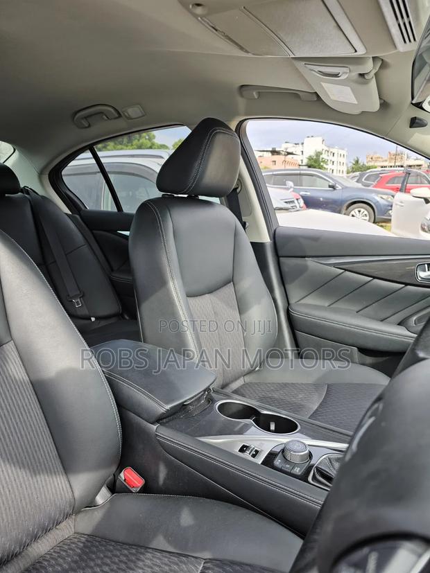 Nissan Skyline 2018 Silver