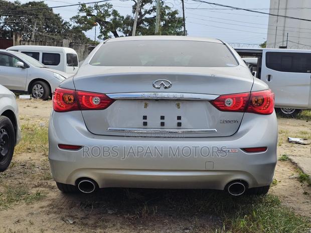Nissan Skyline 2018 Silver