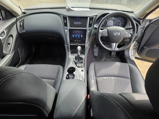 Nissan Skyline 2018 Silver