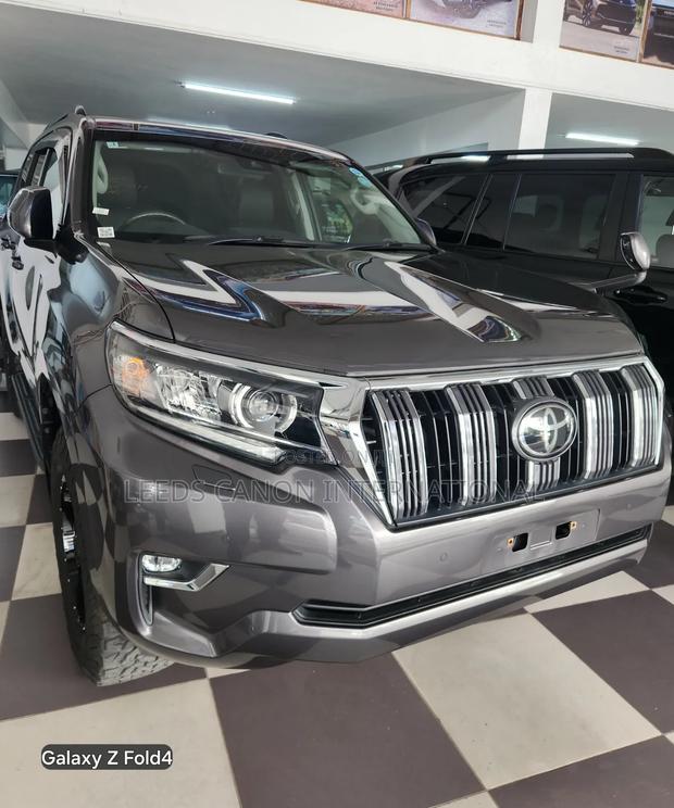 Toyota Land Cruiser Prado 2021 Gray