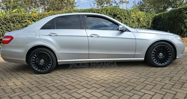 Mercedes-Benz E300 2010 Silver