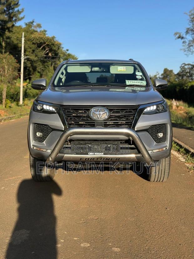 Toyota Fortuner 2021 Silver