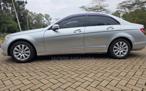 Mercedes-Benz C200 2012 Silver