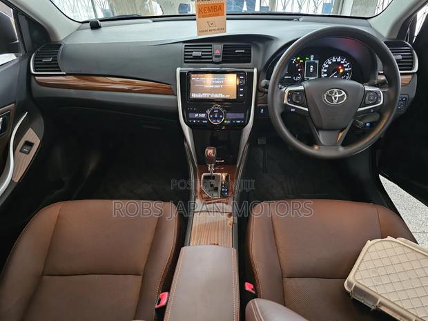 Toyota Premio 2019 Black