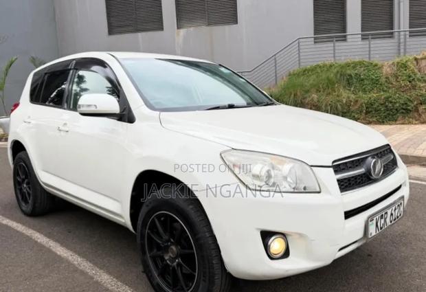 Toyota RAV4 2012 White
