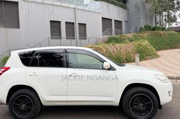 Toyota RAV4 2012 White