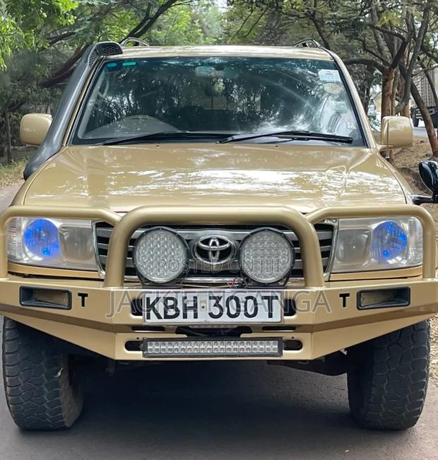 Toyota Land Cruiser 2004 Gold