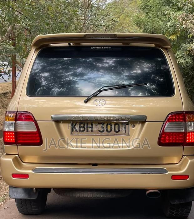 Toyota Land Cruiser 2004 Gold