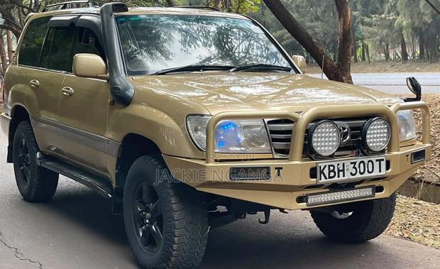 Toyota Land Cruiser 2004 Gold