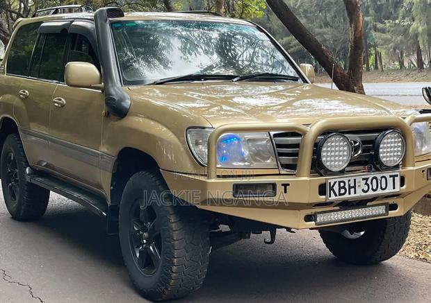 Toyota Land Cruiser 2004 Gold