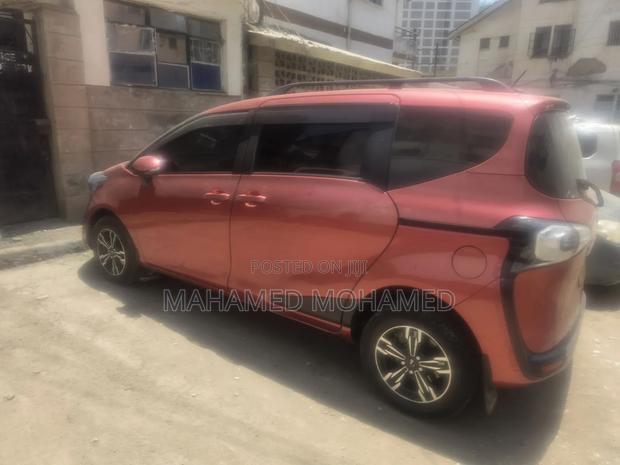 Toyota Sienta 2017 Pink