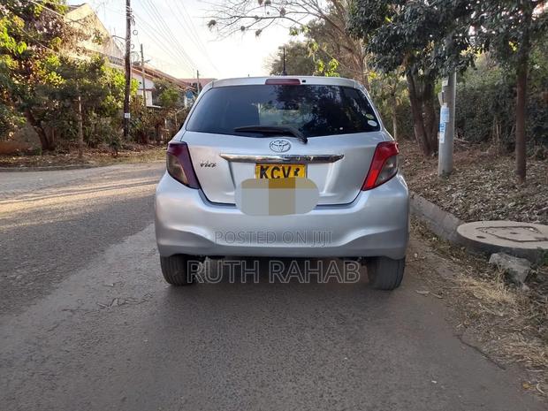 Toyota Vitz 2012 Silver