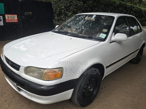 Toyota Corolla 1997 White