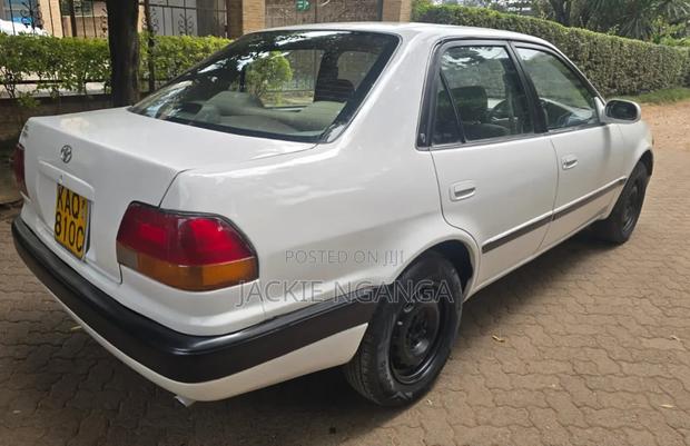 Toyota Corolla 1997 White