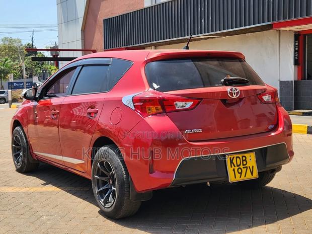 Toyota Auris 2013 Red