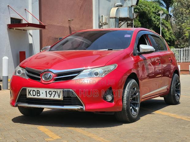 Toyota Auris 2013 Red