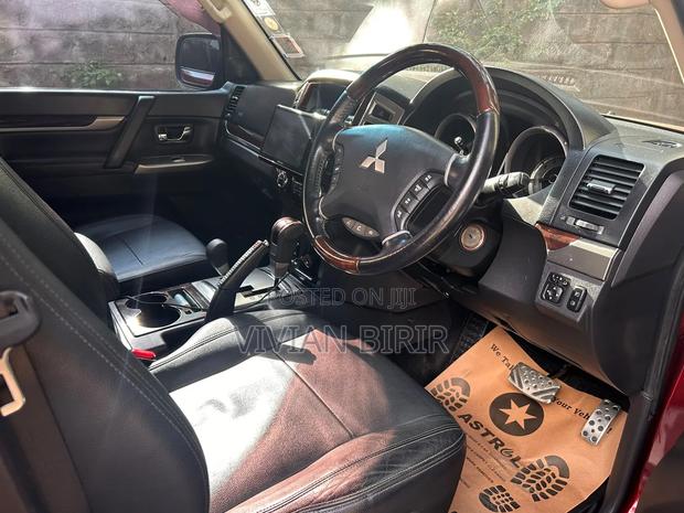 Mitsubishi Pajero 2018 Red