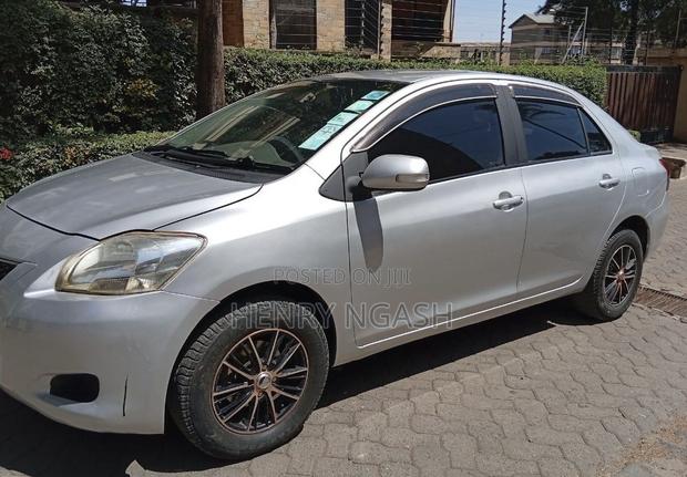 Toyota Belta 2009 Silver