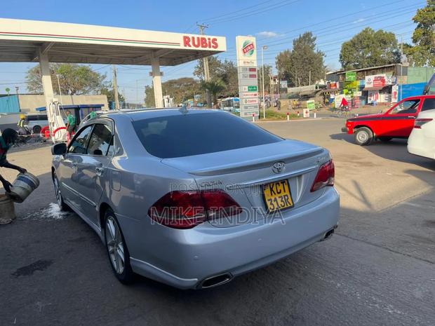 Toyota Crown 2012 Silver