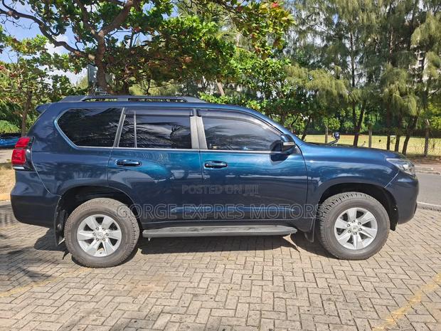 Toyota Land Cruiser Prado 2018 Blue